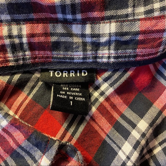 ✨torrid long sleeve plaid flannel top✨ - Picture 3 of 4